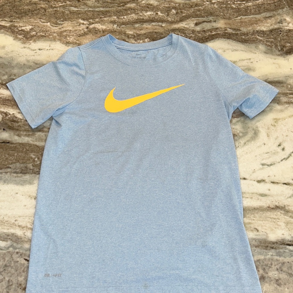 EUC Nike Dri-Fit short sleeve T-shirt.
